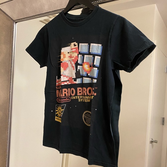 Super Mario Brothers Shirt - Picture 1 of 3